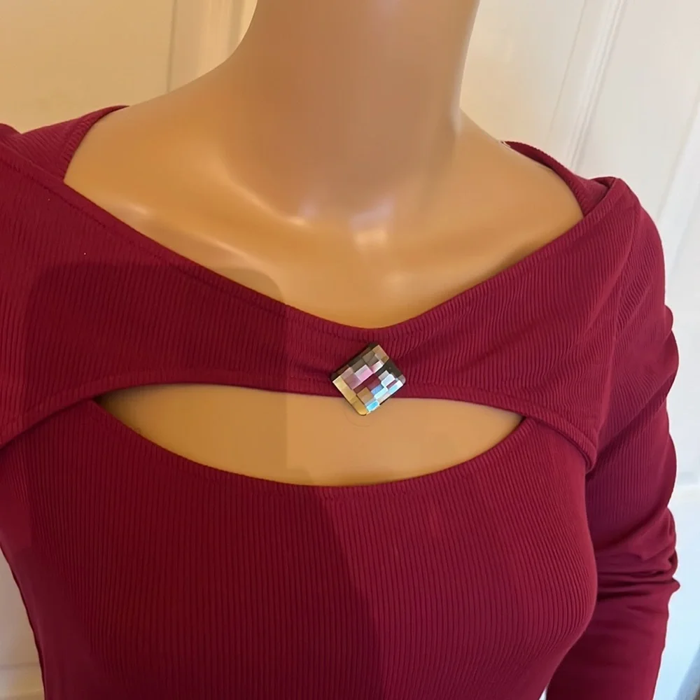 Moda international burgundy cutout long sleeved Shirt szM - Picture 2 of 2